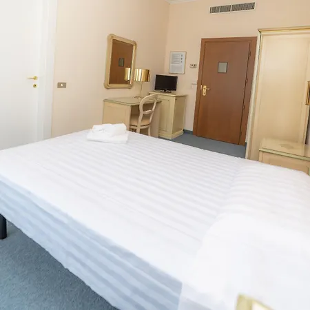 德拉托雷酒店 酒店 斯特雷萨